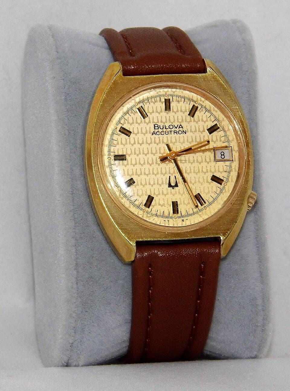 Bulova Accutron Model 2181 (date, tuning-fork logo dial) 