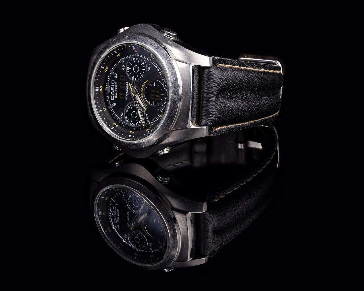 Casio Edifice EFA-120 (leather strap) 