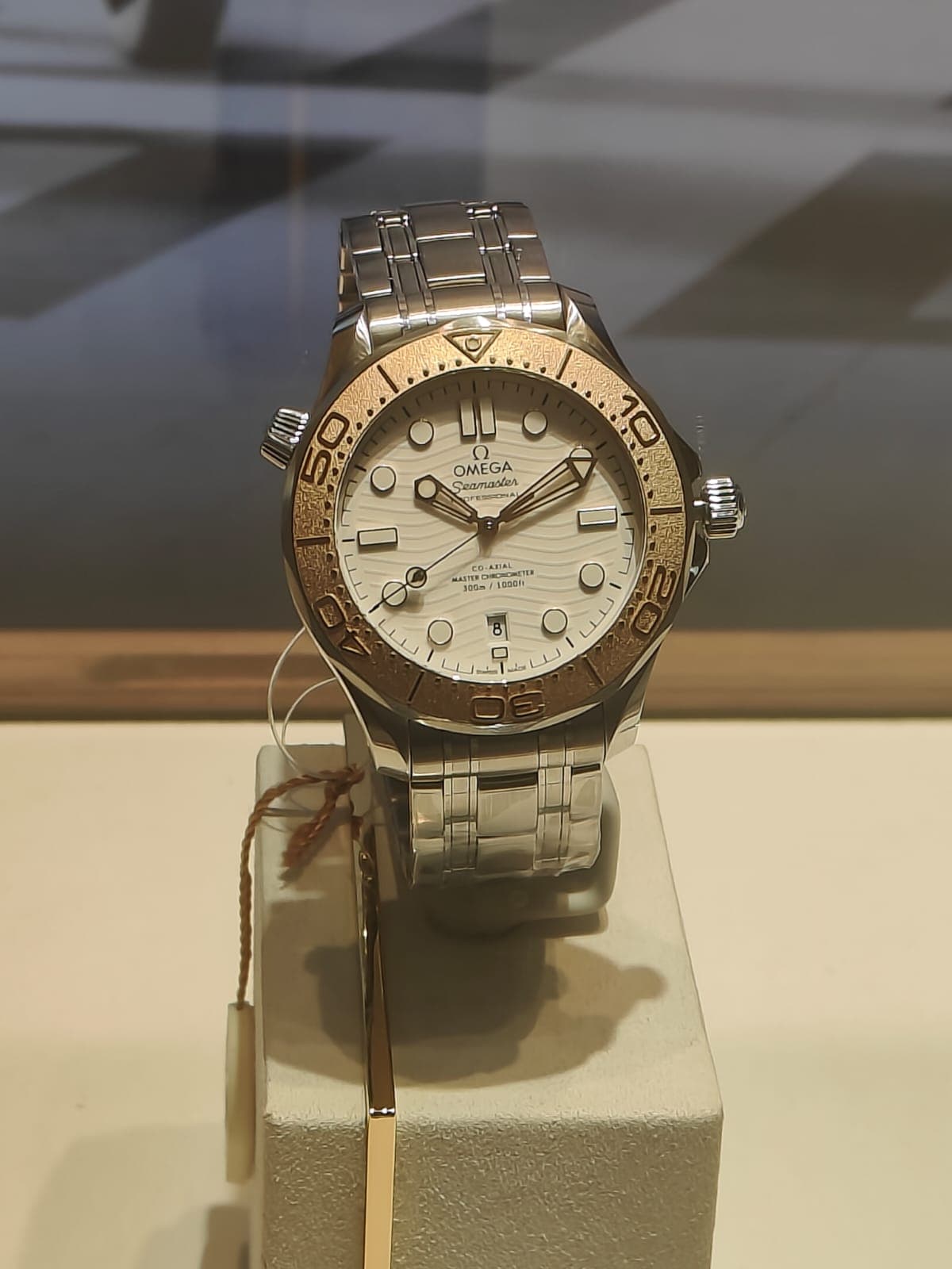 Omega Seamaster Diver 300M Co-Axial Master Chronometer (bronze gold bezel) 